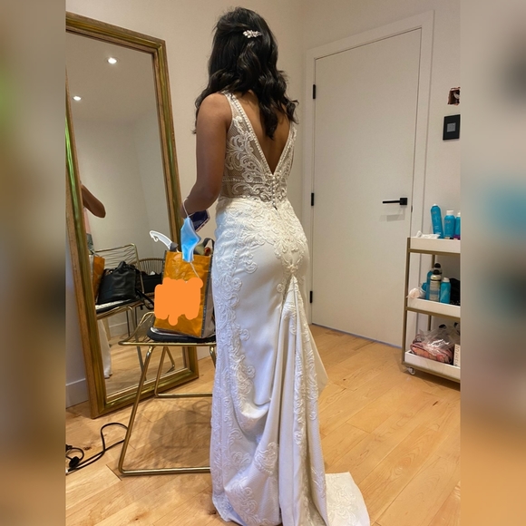 Stunning Ivoire Collection Wedding dress- With Train; Ivory color - Picture 5 of 7